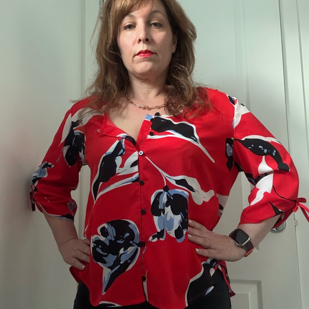 HOST PICK Bold spring abstract tulip top - Picture 5 of 6